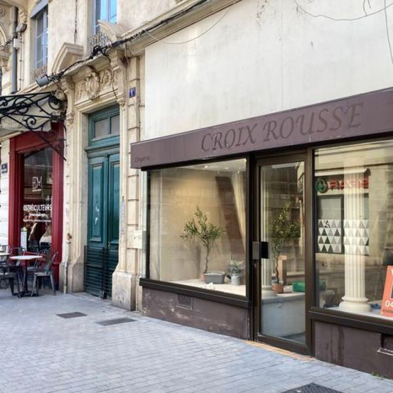 A SETE DES SAVONS SUCCEDENT A LA LINGERIE